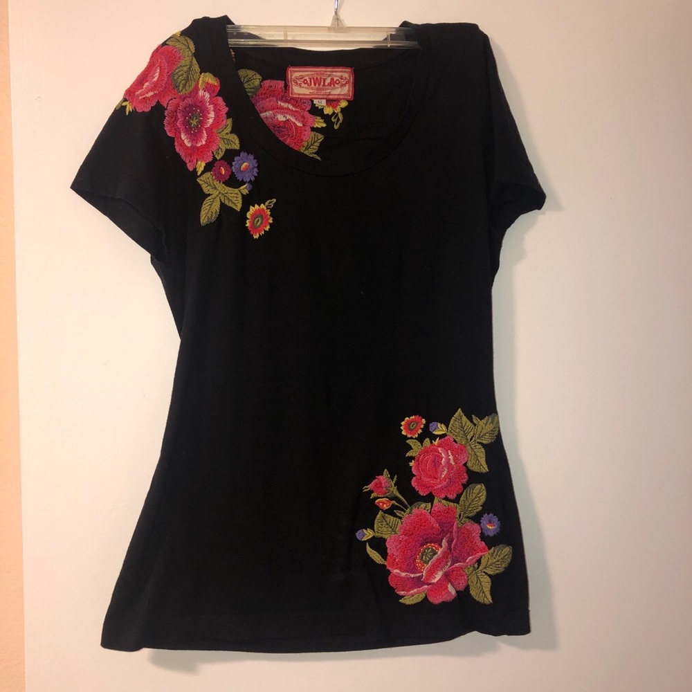 Floral embroidered black tee
